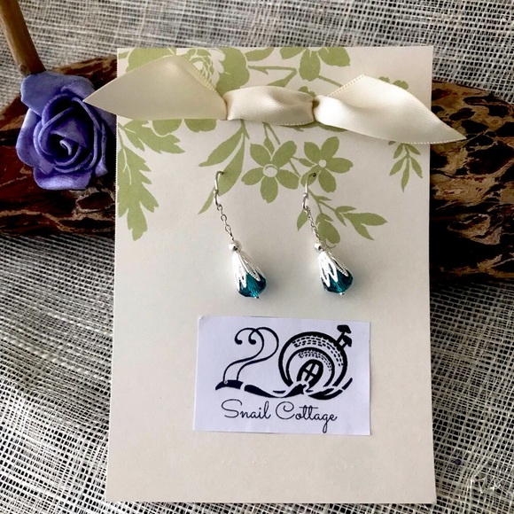 Teardrop teal crystal sliver drop earring - Picture 2 of 3